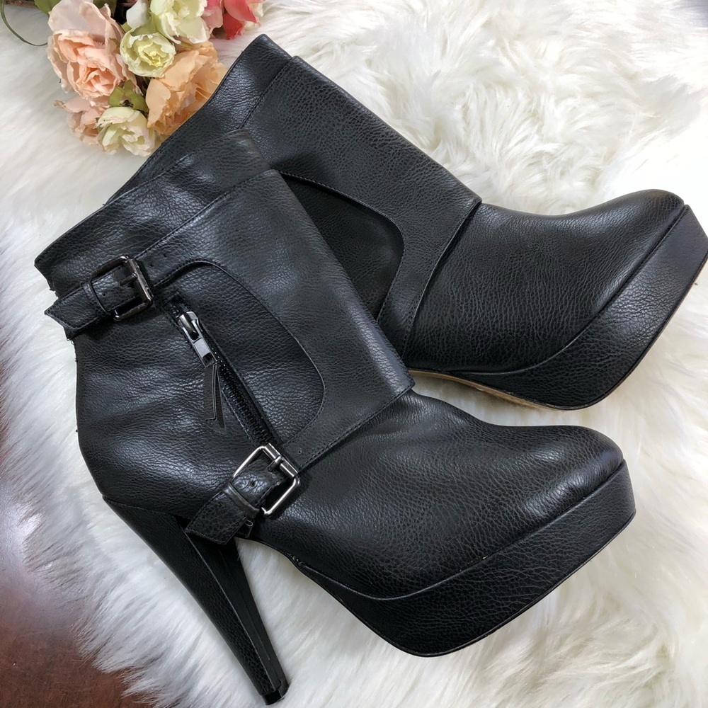 New Charles David Black Leather Side Buckle Boots